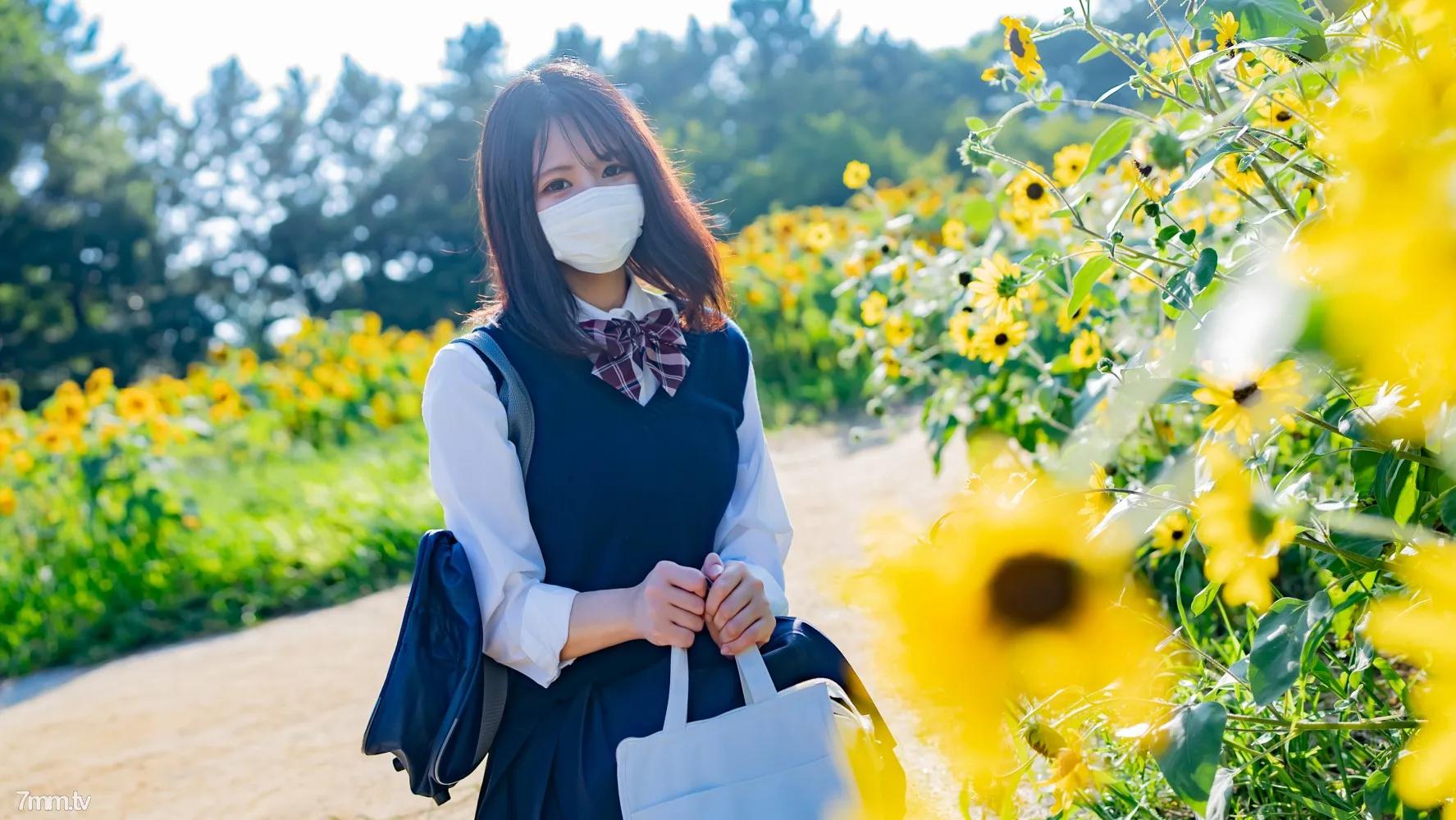 稚气未脱的白净娟秀的美〇男子〇生···用没有习气的手举措夹入男性繁殖器一边享用摇摆的美巨乳一边无橡胶阴道内。