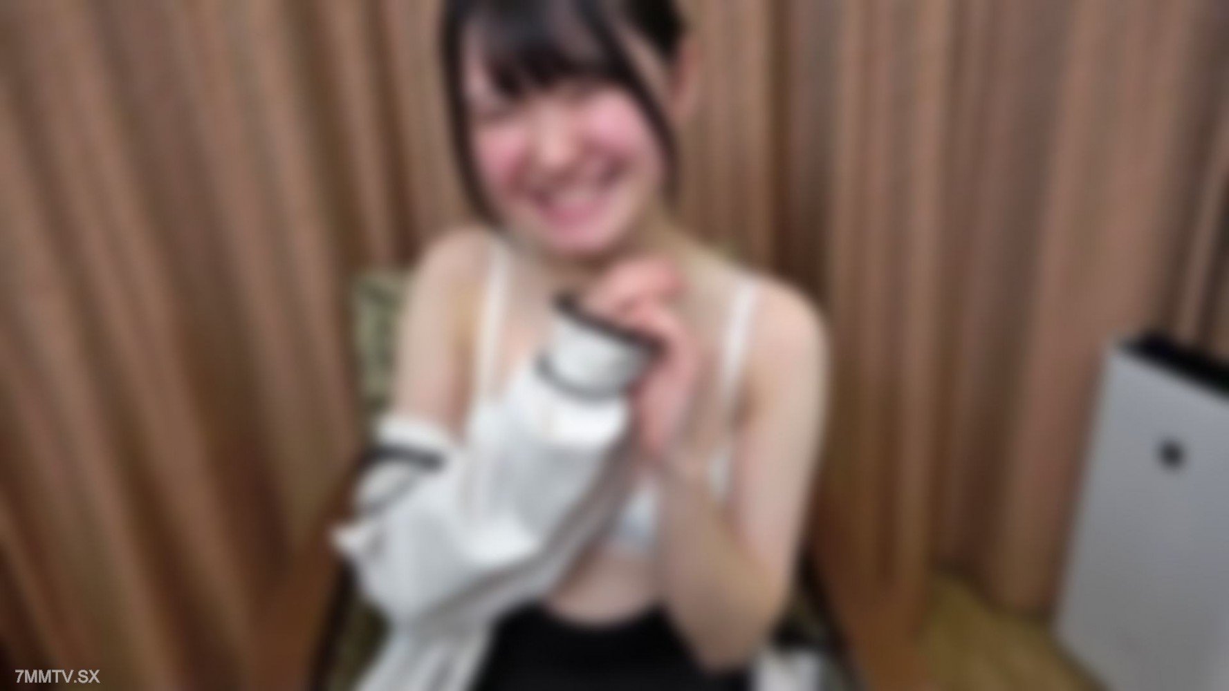 与愁容充沛害臊的代●生再见。对于人生第一次的电马打击的快感，未处置刚毛的未成熟曼科少量中出，少量颜射